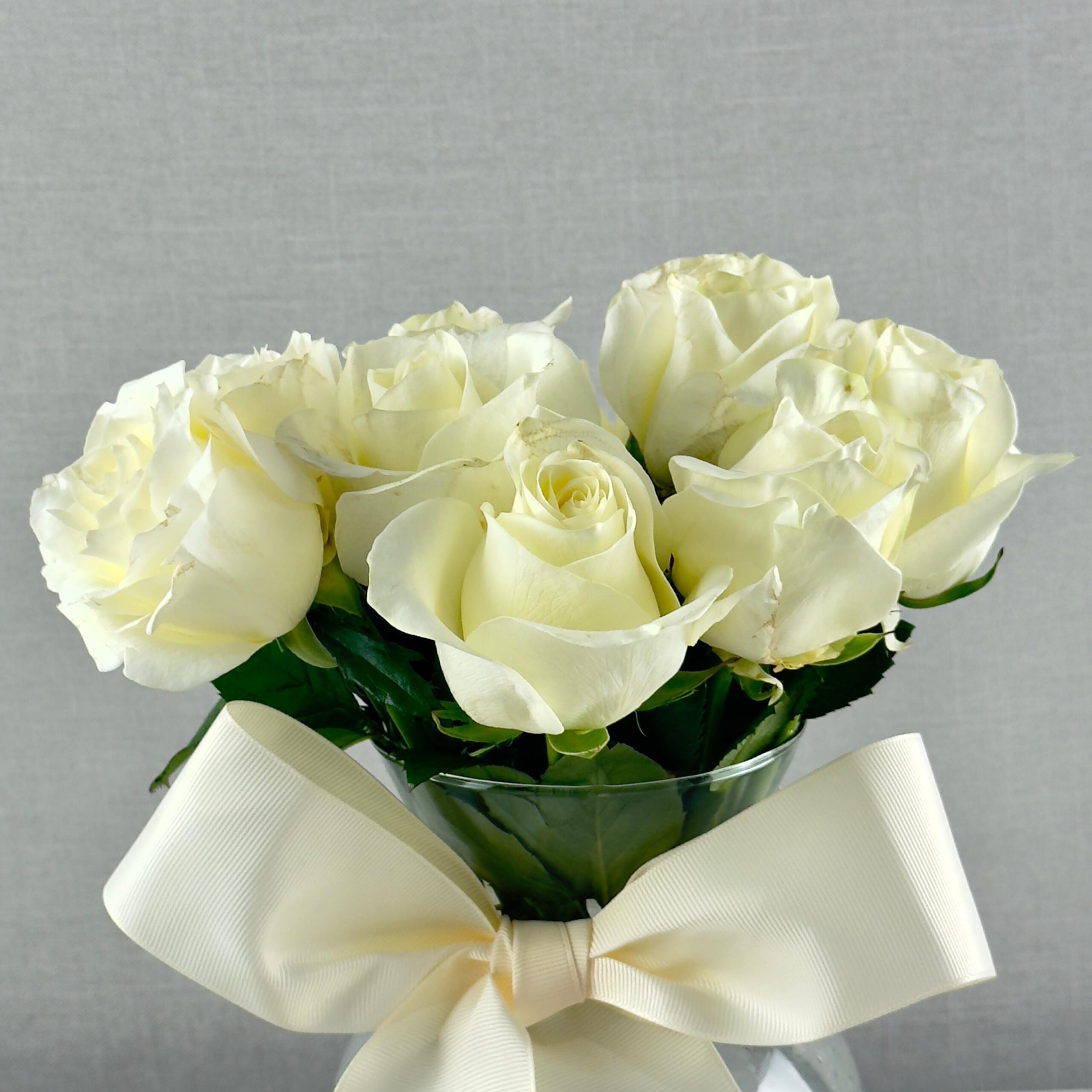 ARREGLO DE ROSAS EN FLORERO - Imagen 5