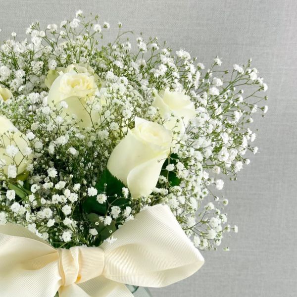 ARREGLO DE FLORES BLANCAS CHICAS - Imagen 3