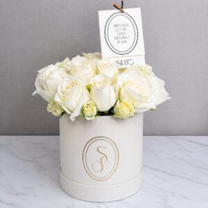 CILINDRO CON ROSAS BLANCAS