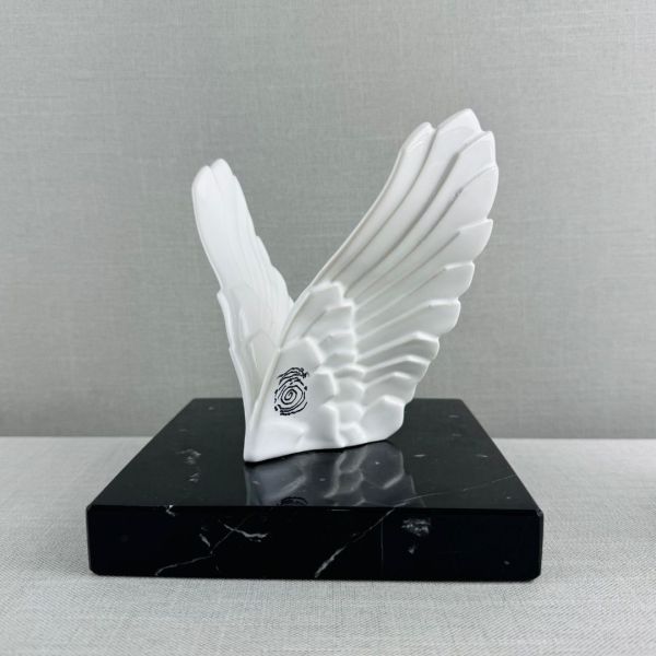 BASE DE MÁRMOL NEGRO PARA LAS ALAS-ABRAZOS DEL CIELO