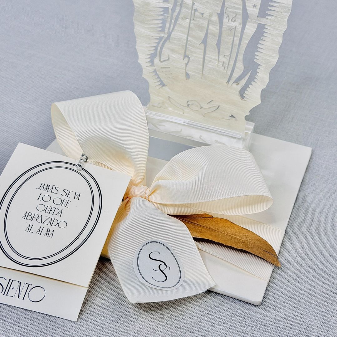 VIRGEN DE ACRÍLICO NACARADA 3