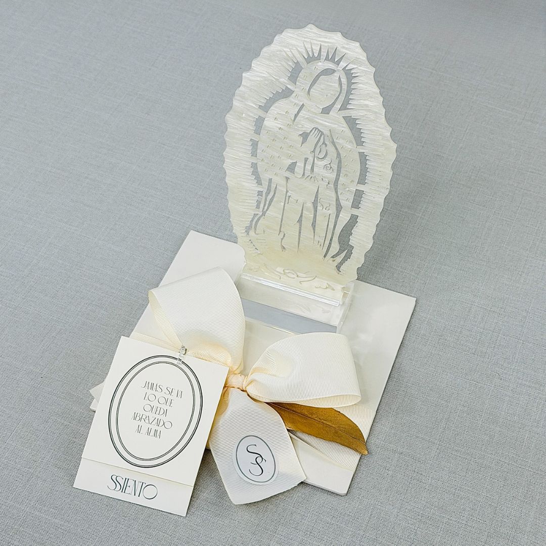 VIRGEN DE ACRÍLICO NACARADA lazo